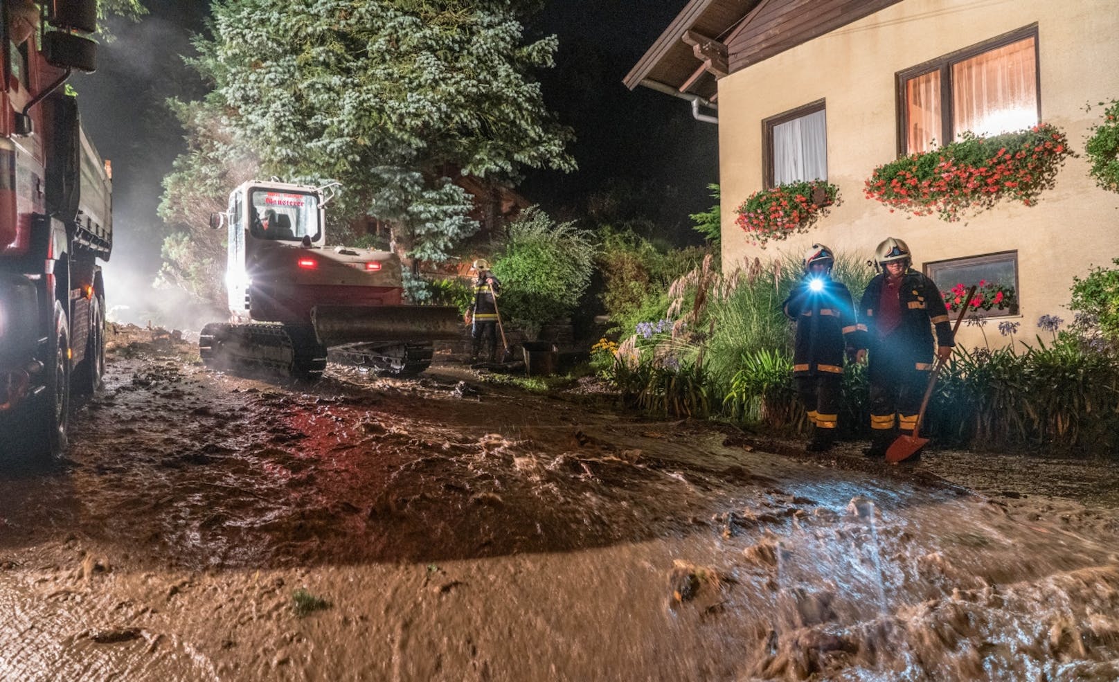 Unwettereinsätze im Bezirk Neunkirchen.