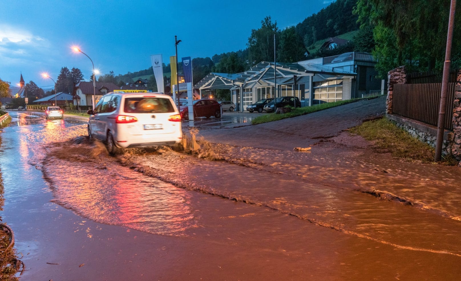 Unwettereinsätze im Bezirk Neunkirchen.