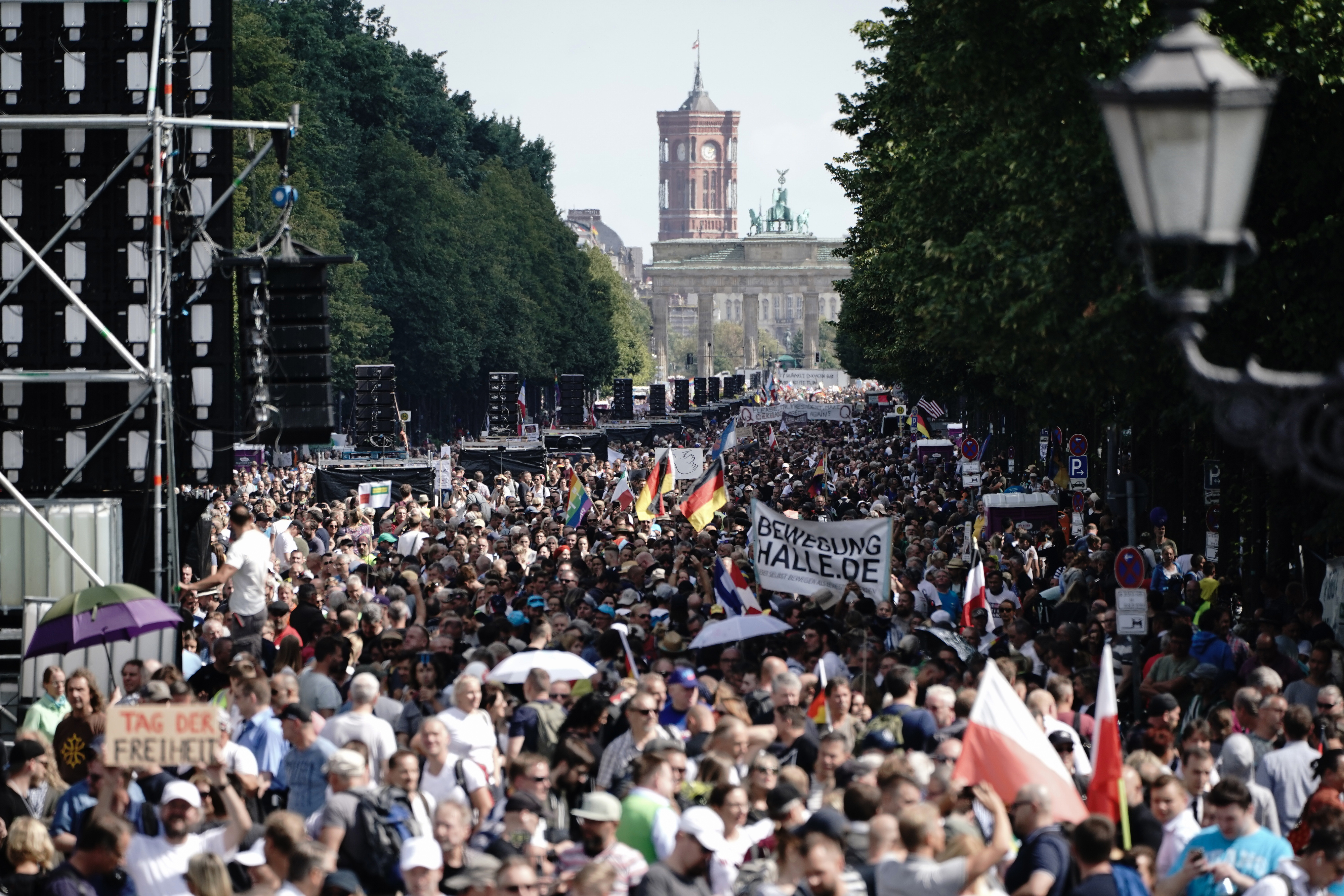 38.000 Menschen demonstrierten in Berlin gegen die staatlichen Corona-Schutzauflagen.