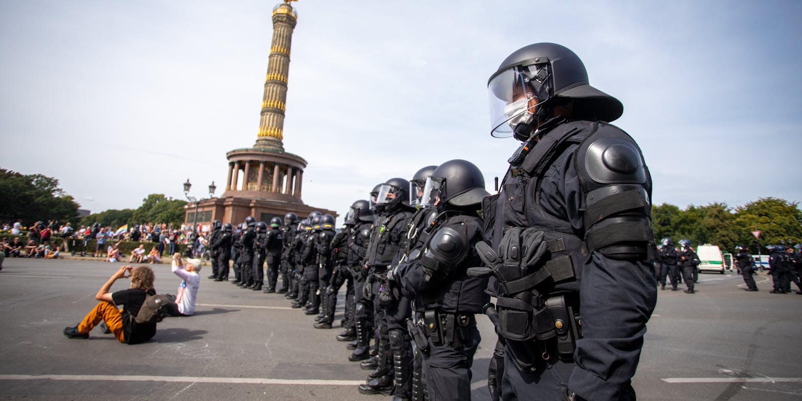 Die Polizei zeigt bei neuerlichen Demonstrationen Präsenz. (Bild wurde am Sonntag, 30.08.2020 aufgenommen).