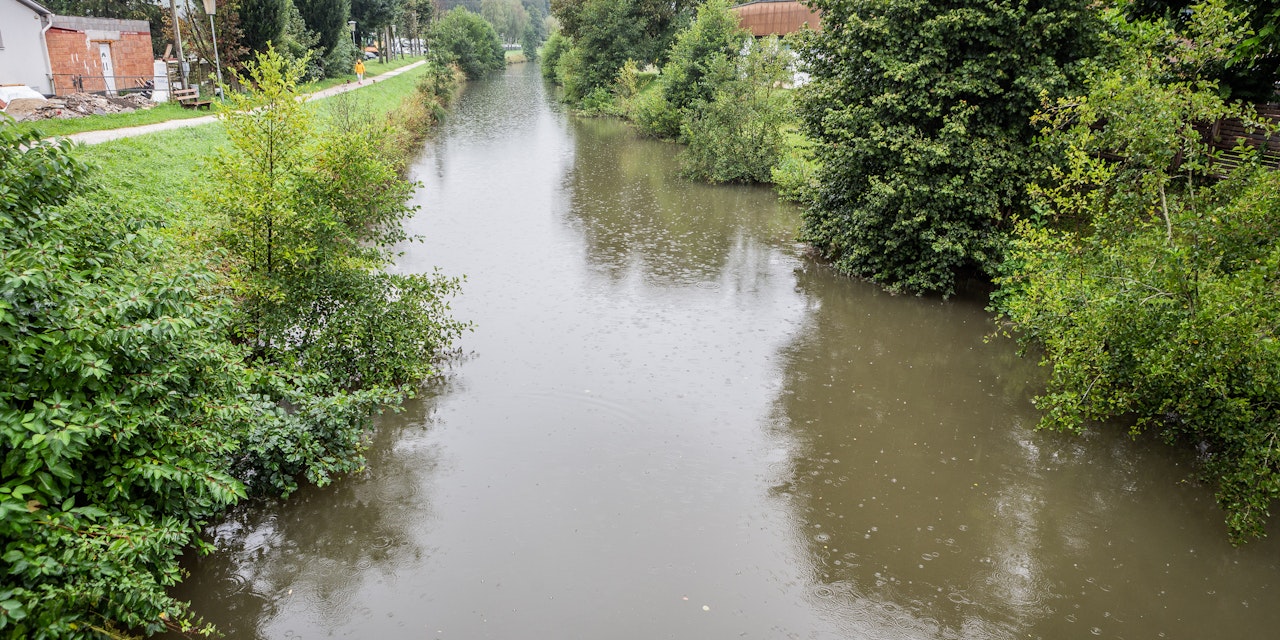 Frau aus Fluss gerettet, trieb regungslos im Wasser Oberösterreich