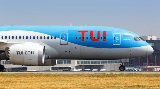 Alle Passagiere, die am vergangenen Dienstag (25. August) mit Flug BY6215 von Griechenland zurück nach Wales flogen, müssen in Quarantäne.