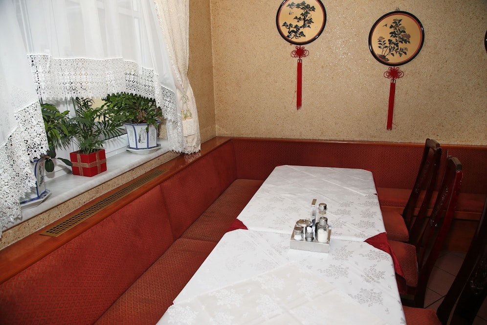 Der Einbrecher kam über das Fenster in das Lokal, schlief dann auf der Eckbank ein.