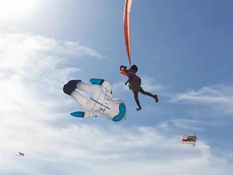 Das Mädchen wurde vom Drachen 30 Meter in die Luft gezogen