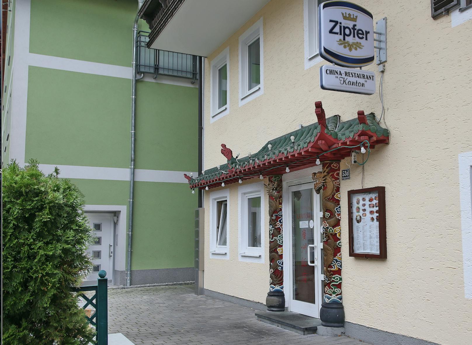In dieses China-Restaurant in St. Gerogen war der Mann eingebrochen, schlief dann auf einer Eckbank ein.