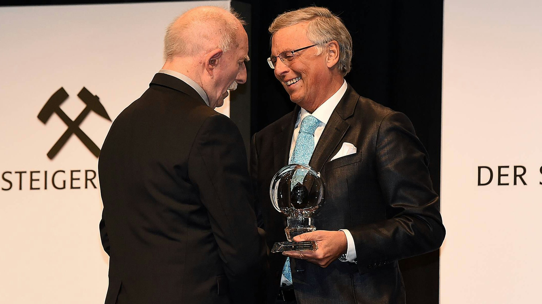 Auch von CDU-Politiker <strong>Wolfgang Bosbach</strong> (re.) lieh sich <strong>Werner Hansch</strong> viel Geld, um damit seine Spielsucht zu finanzieren.&nbsp;