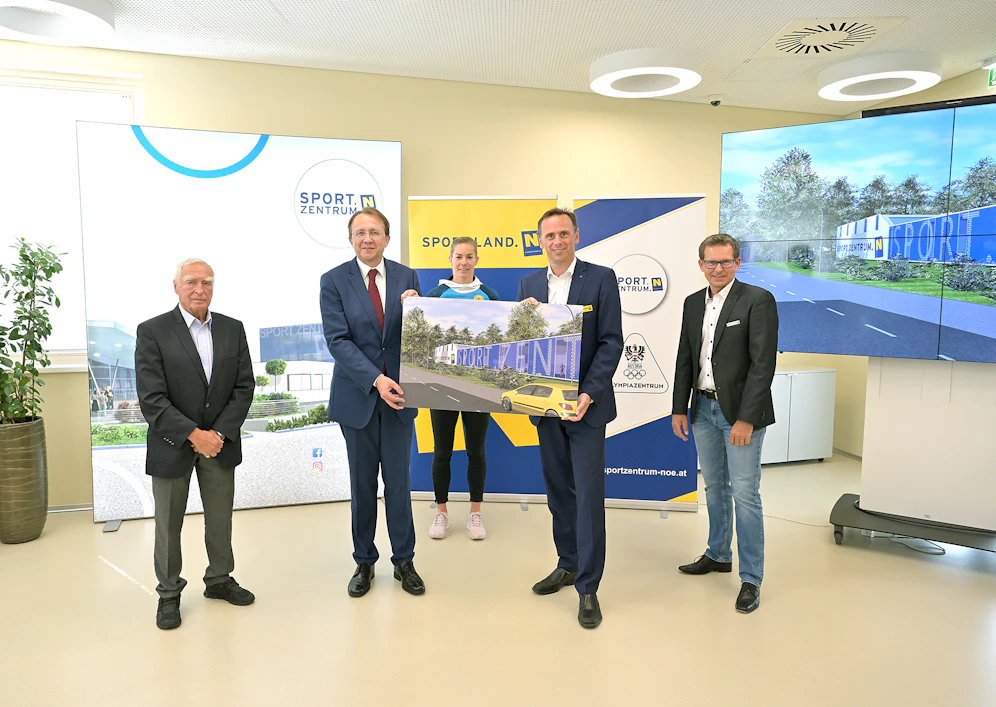 Trainerlegende Gunnar Prokop, Bürgermeister Matthias Stadler, Leichtathletin Beate Schrott, Sportlandesrat Jochen Danninger, Sportzentrum NÖ-Geschäftsführer Franz Stocher (v.l.n.r.)