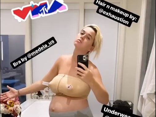 Still-BH statt Glamour-Outfit: <strong>Katy Perry</strong> zeigt ihren neuen Mama-Alltag in all seiner Pracht.