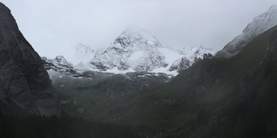 Die Schneefallgrenze sank auf rund 2.200 Meter, es kamen bis zu 15 Zentimeter Neuschnee dazu.