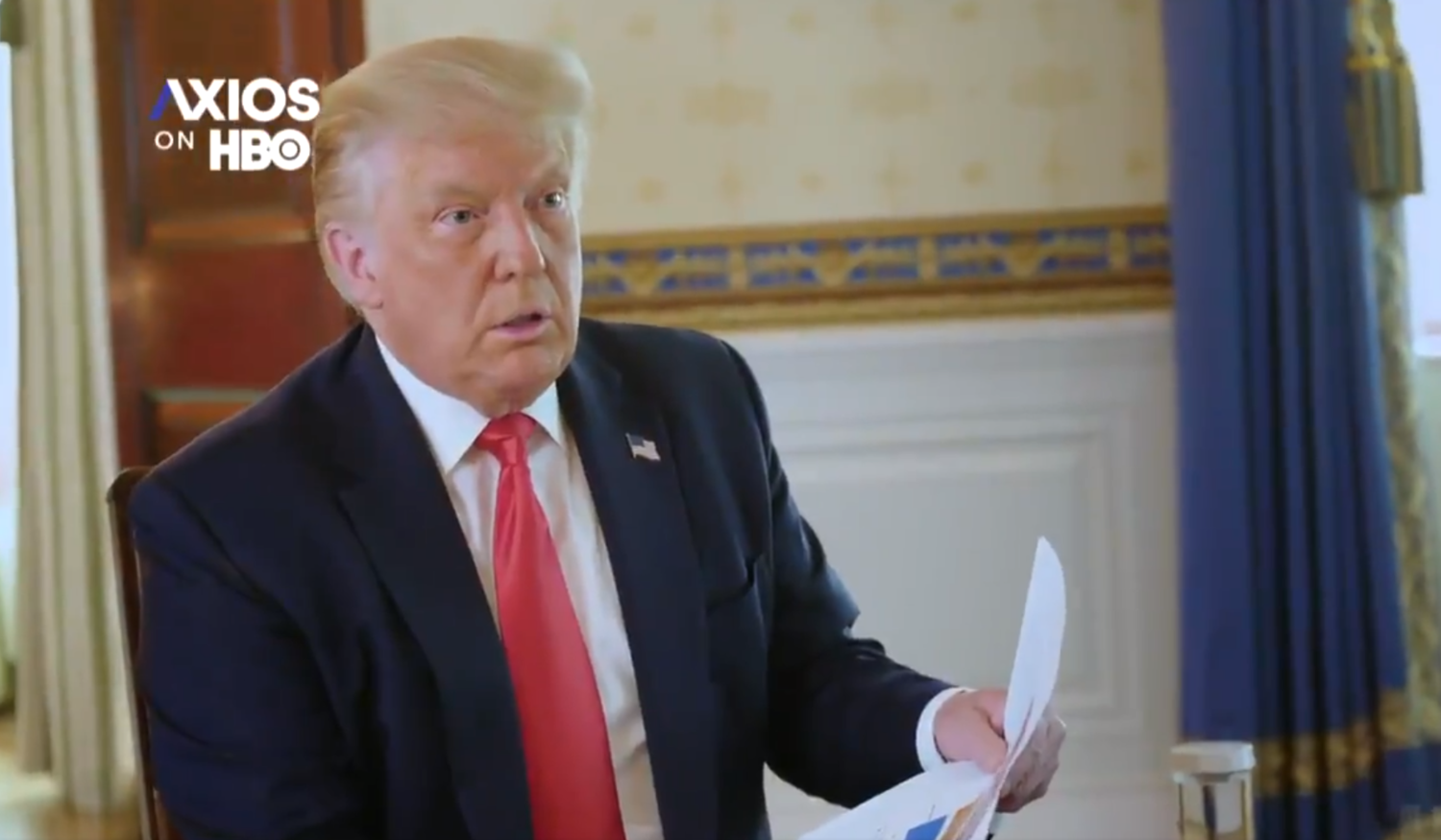 Etwas verdutz reagiert Trump auf den Hinweis, dass seine Zahlen nicht auf die Bevölkerung gerechnet sind.