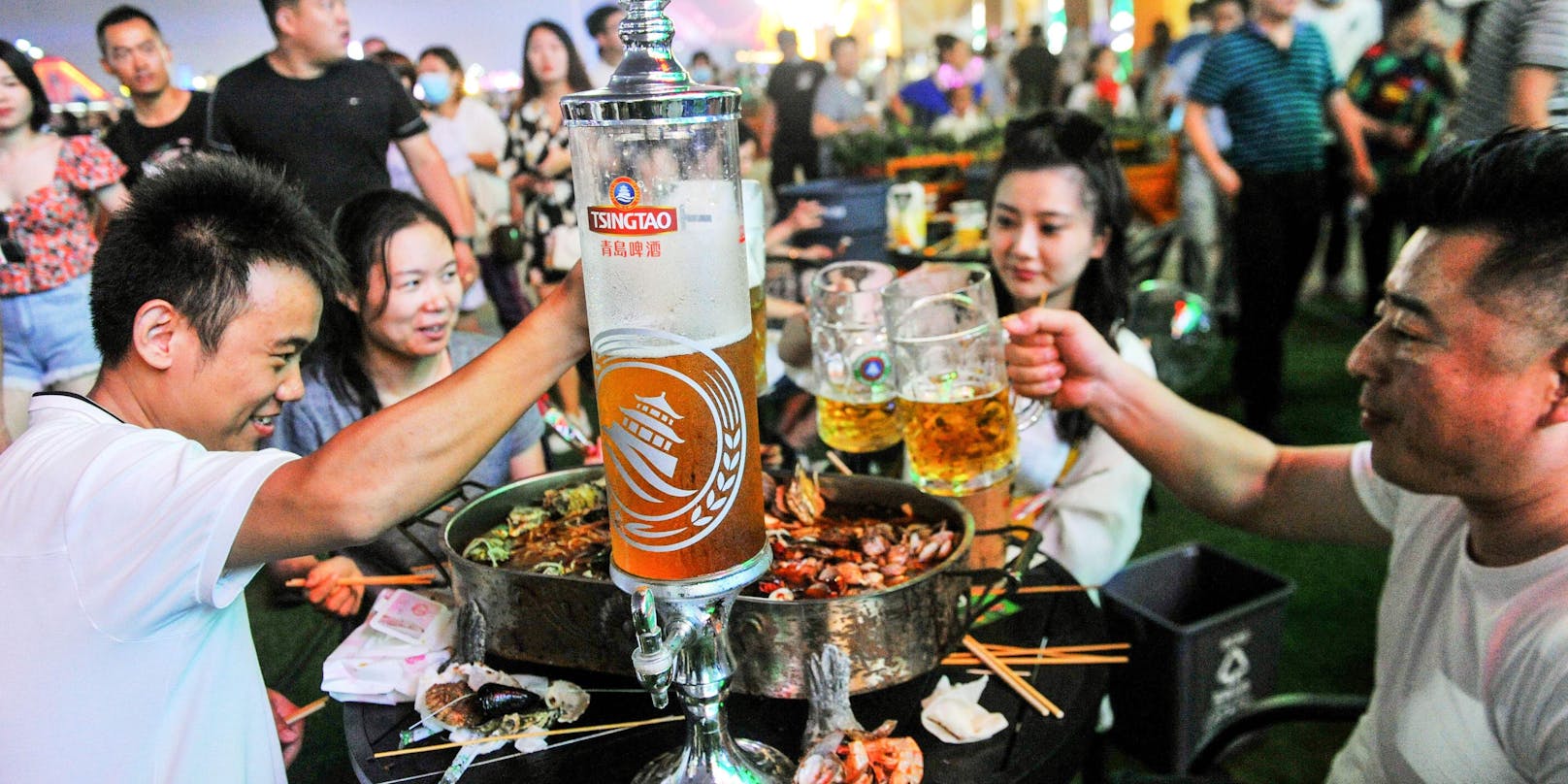 Hunderttausende Besucher strömen zum Bierfest von Qingdao,&nbsp;"Chinas Oktoberfest"