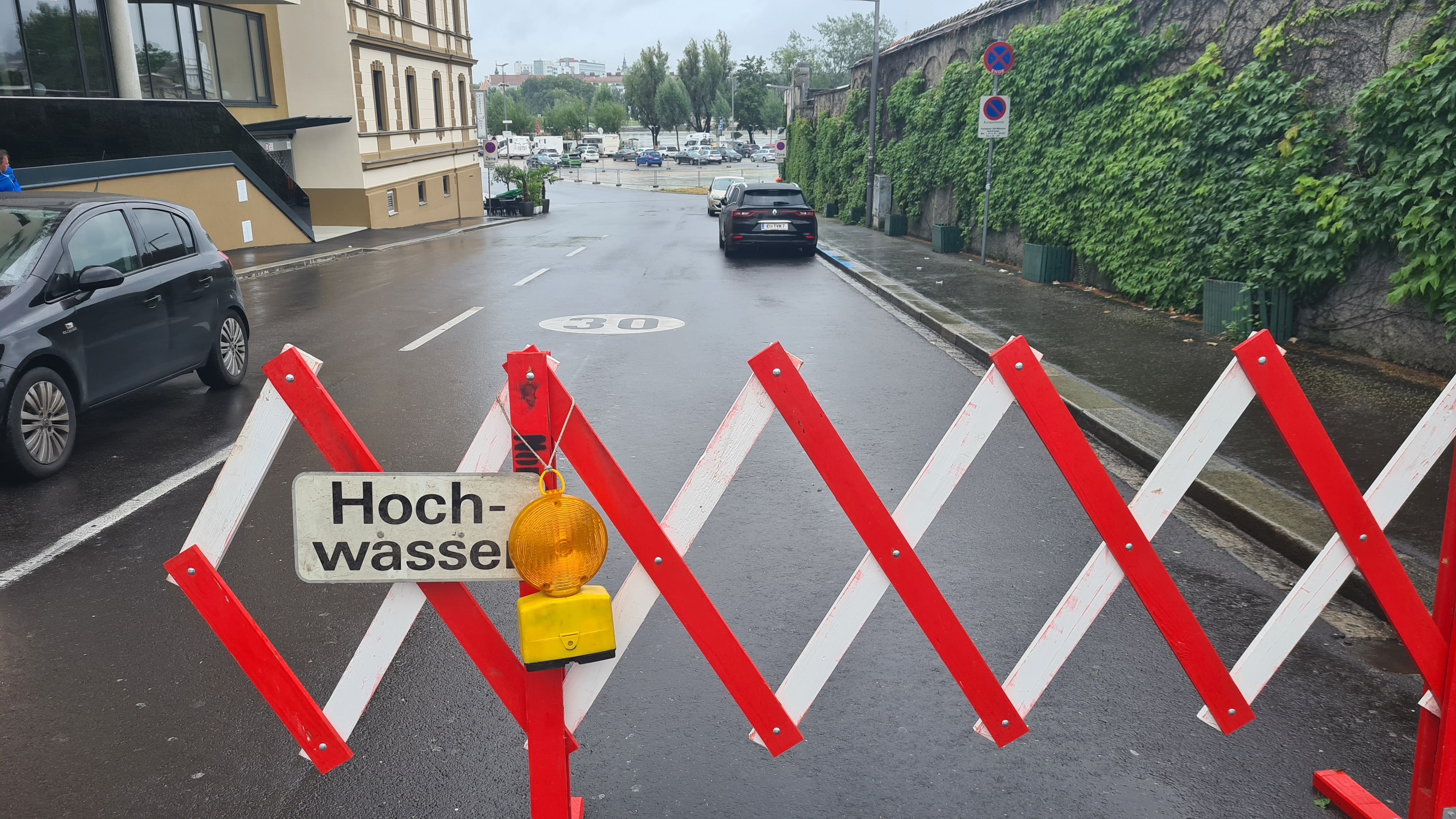 Die Straße zum Urfahrmarktgelände wurde vorsorglich abgesperrt.