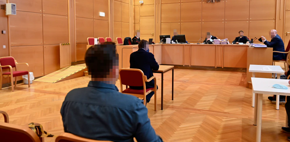 Die beiden Angeklagten wurden zu einer zweijährigen Haftstrafe verurteilt.