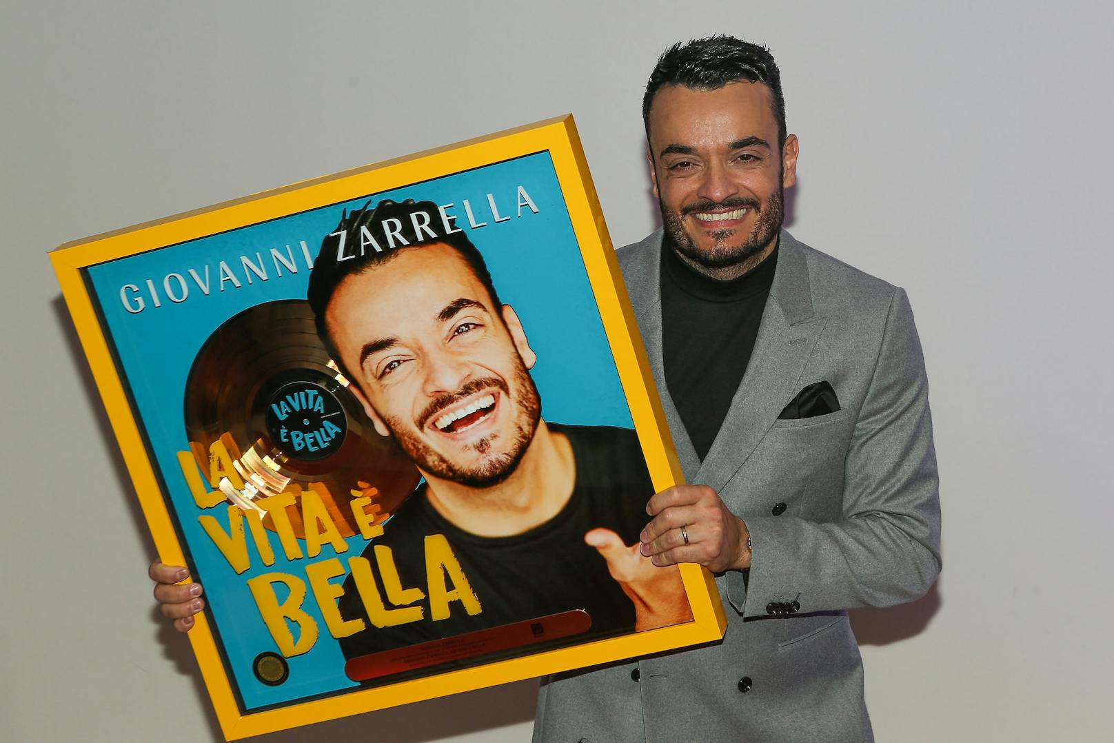 Für sein Album "La vita e bella" wurde Giovanni Zarrella&nbsp;mit Gold aus Österreich und Platin aus Deutschland ausgezeichnet.