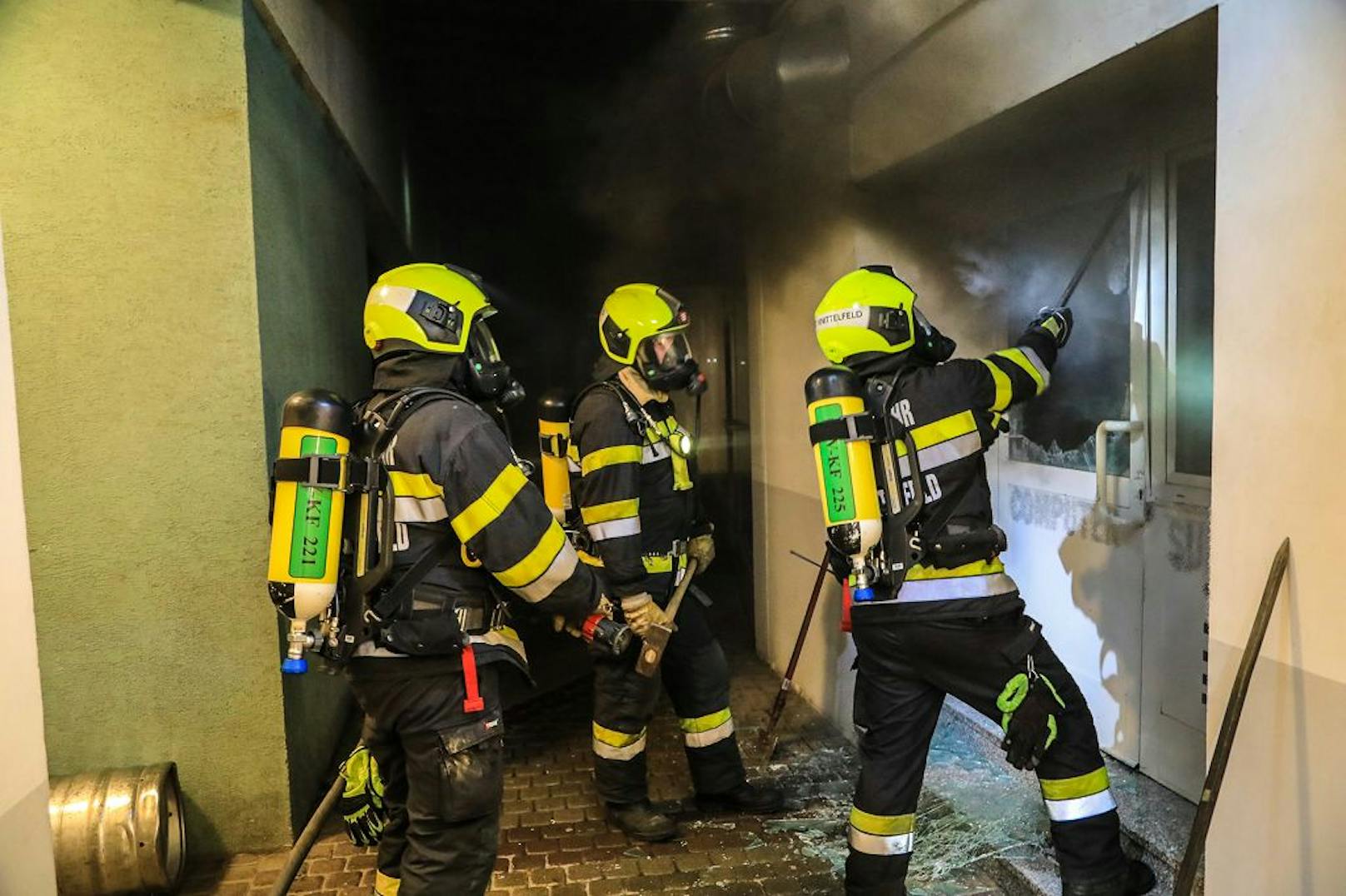Wegen eines Brands in einem Knittelfelder Lokal mussten in der Nacht auf Mittwoch die Feuerwehren aus Knittelfeld und Apfelberg ausrücken.