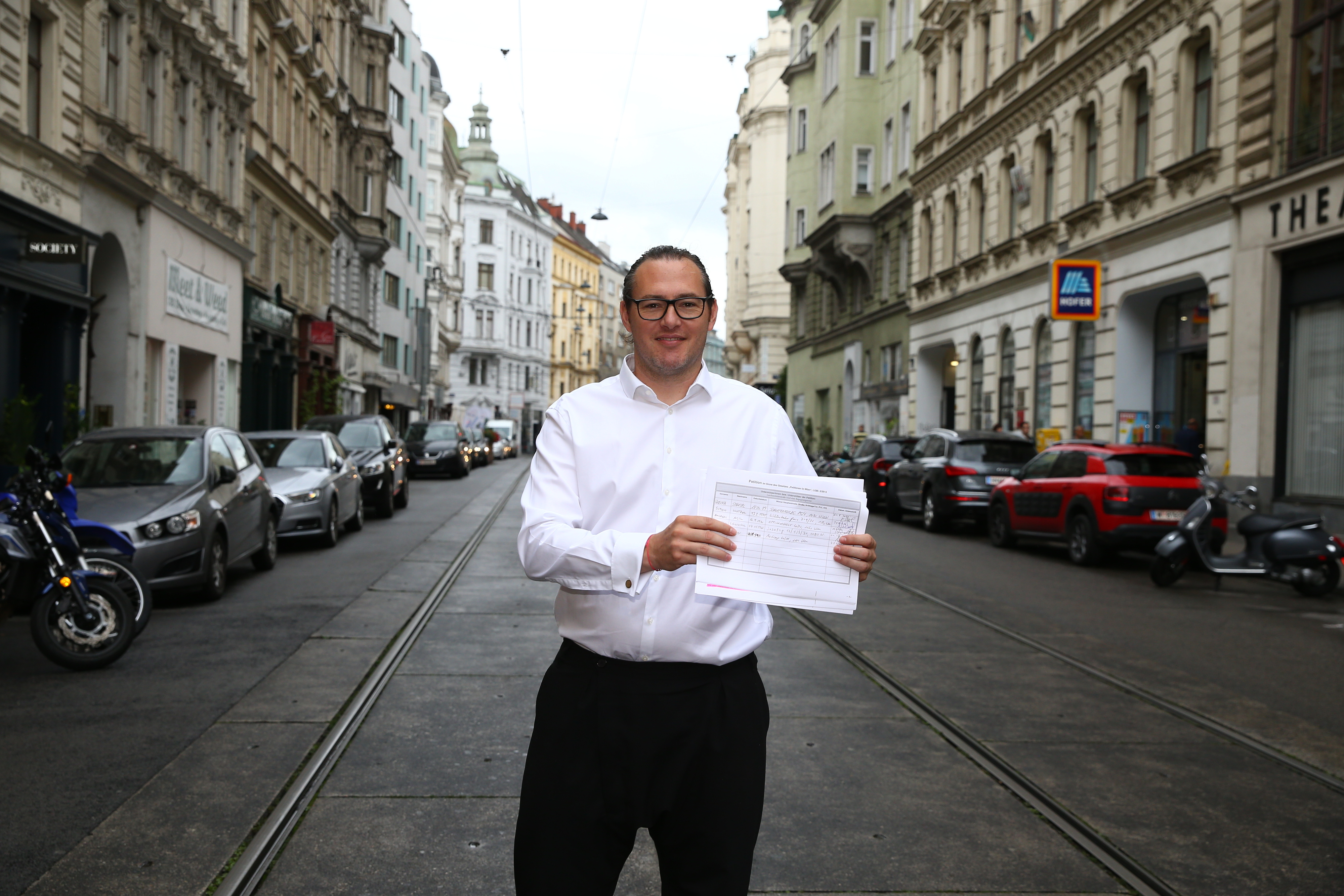 Mirco Hämmerle will die Lerchenfelder Straße zwischen Neubaugasse und Lange Gasse zur Begegnungszone umbauen. "Die Straße ist breit genug, um Wiens erste Begegnungszone mit Bim zu werden", argumentiert er.