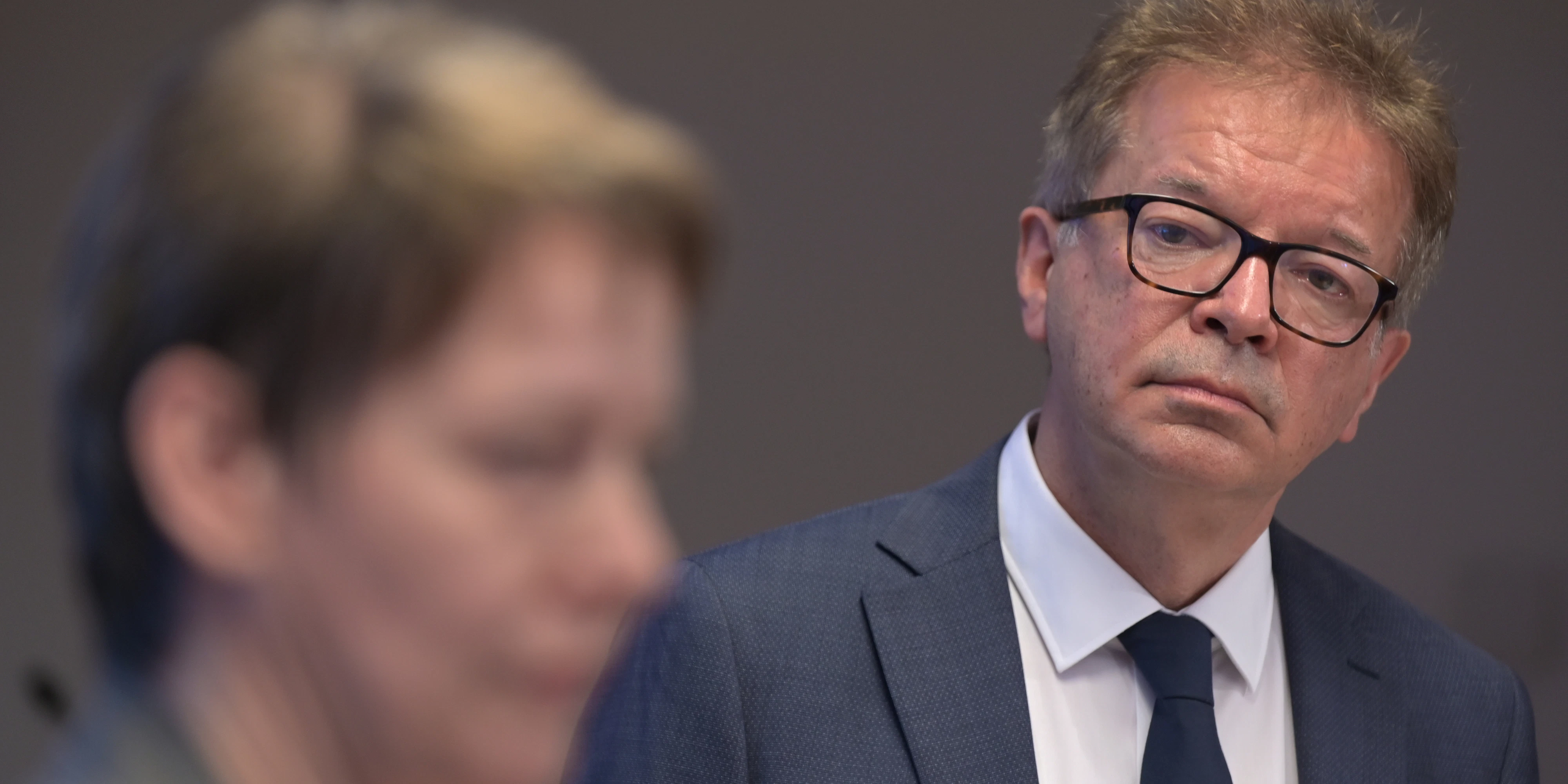 Gesundheitsminister Rudolf Anschober und Elisabeth Rappold im Rahmen der Pressekonferenz "1. Teil der Studie Covid-19 in Alten- und Pflegeheimen und weitere Lockerungsempfehlungen für Besuche in Alten- und Pflegeheimen" am 9. Juni 2020 in Wien.
