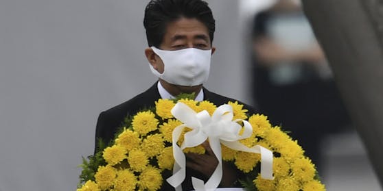Japans Regierungschef Abe sagte, Japan habe als einziges Land, das Opfer von Atombomben im Krieg wurde, die Pflicht, auf eine Abschaffung von Nuklearwaffen weiter hin zu arbeiten.