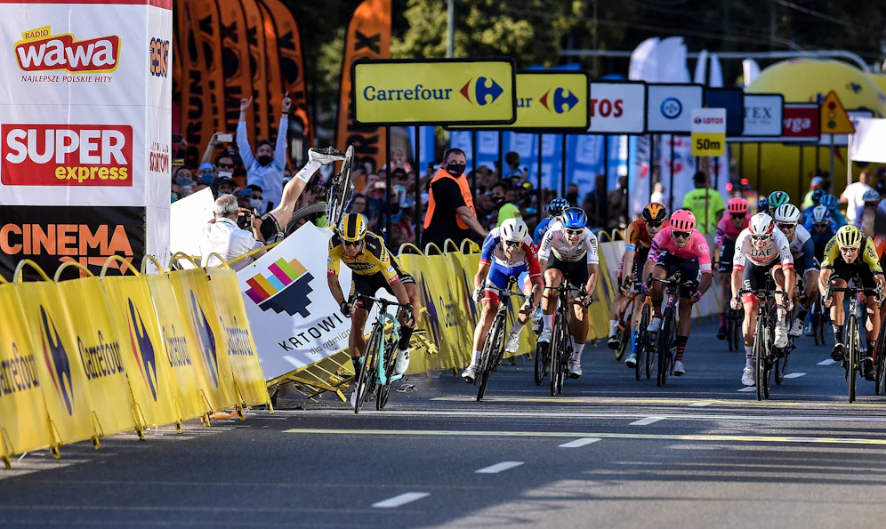Dylan Groenewegen meldet sich nach dem Horror-Sturz zu Wort. 