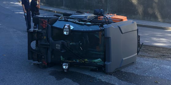Der 16-Jährige kippte mit einer Zugmaschine um.