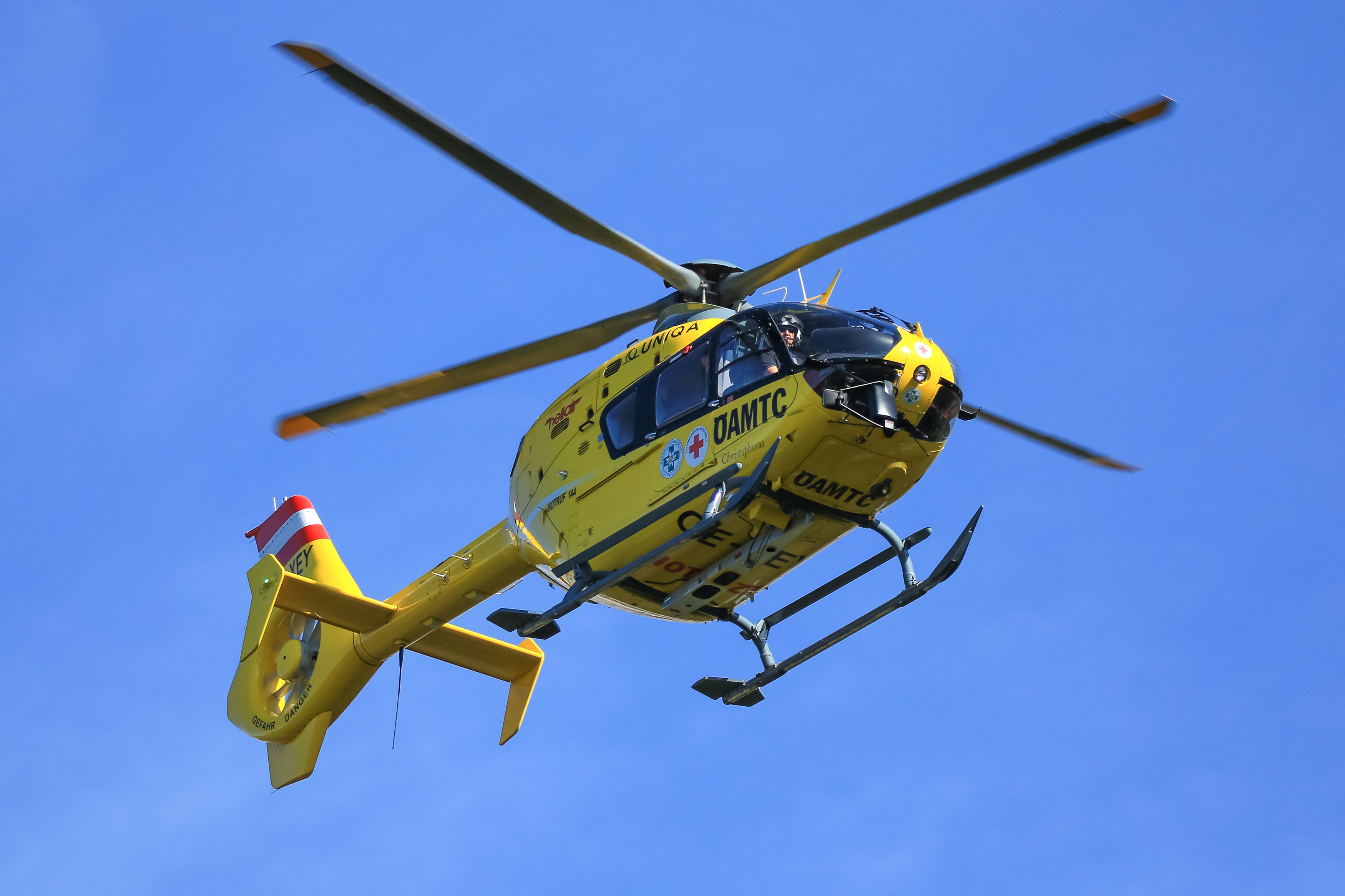 Der elf Wochen alte Sohn wurde mit einem Rettungshubschrauber ins nächste Krankenhaus geflogen (Symbolbild).