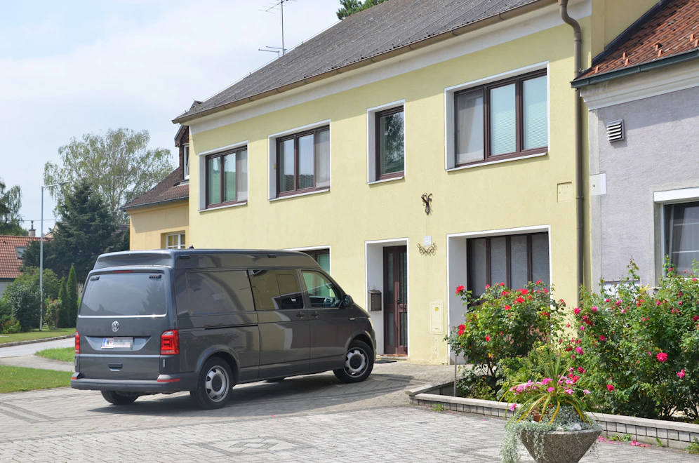 Mordalarm im Weinviertel: Ermittler vor Ort.