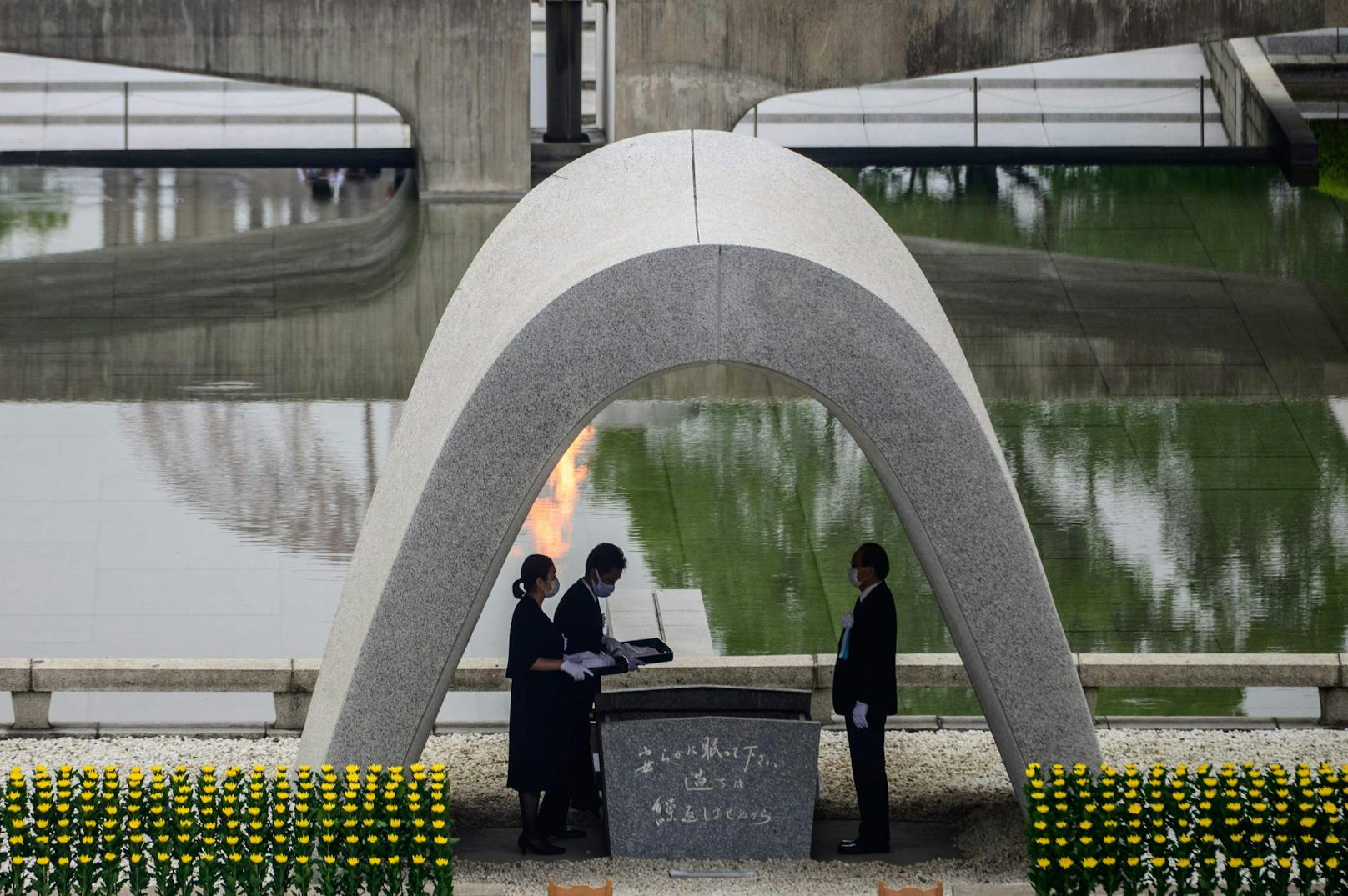 Mit einer Schweigeminute und einem Appell zur Abschaffung aller Atomwaffen haben die Menschen im japanischen Hiroshima der Opfer des Atombombenabwurfs vor 75 Jahren gedacht.