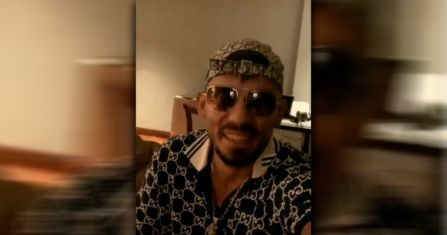 Der Rapper wollte seine neue Single erklären und brach dabei in Gelächter aus.