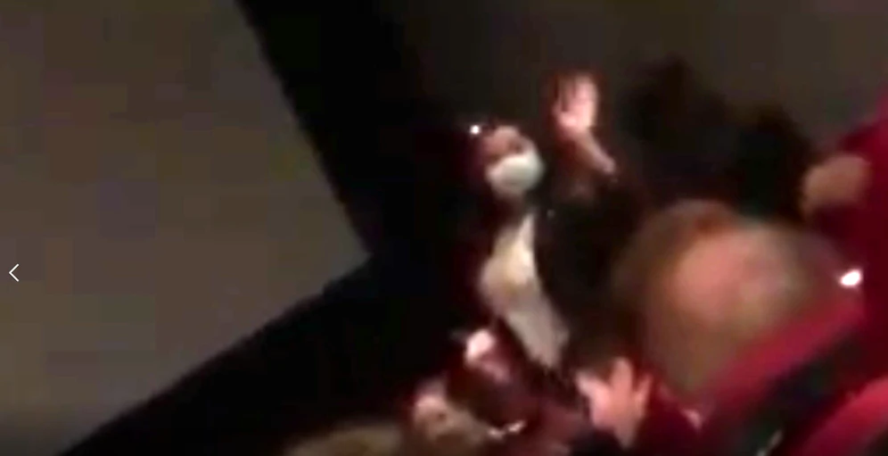 Zwei junge Frauen wurden aus einem Wiener Kino geschmissen, nachdem sie offenbar wiederholt andere Zuschauer störten.