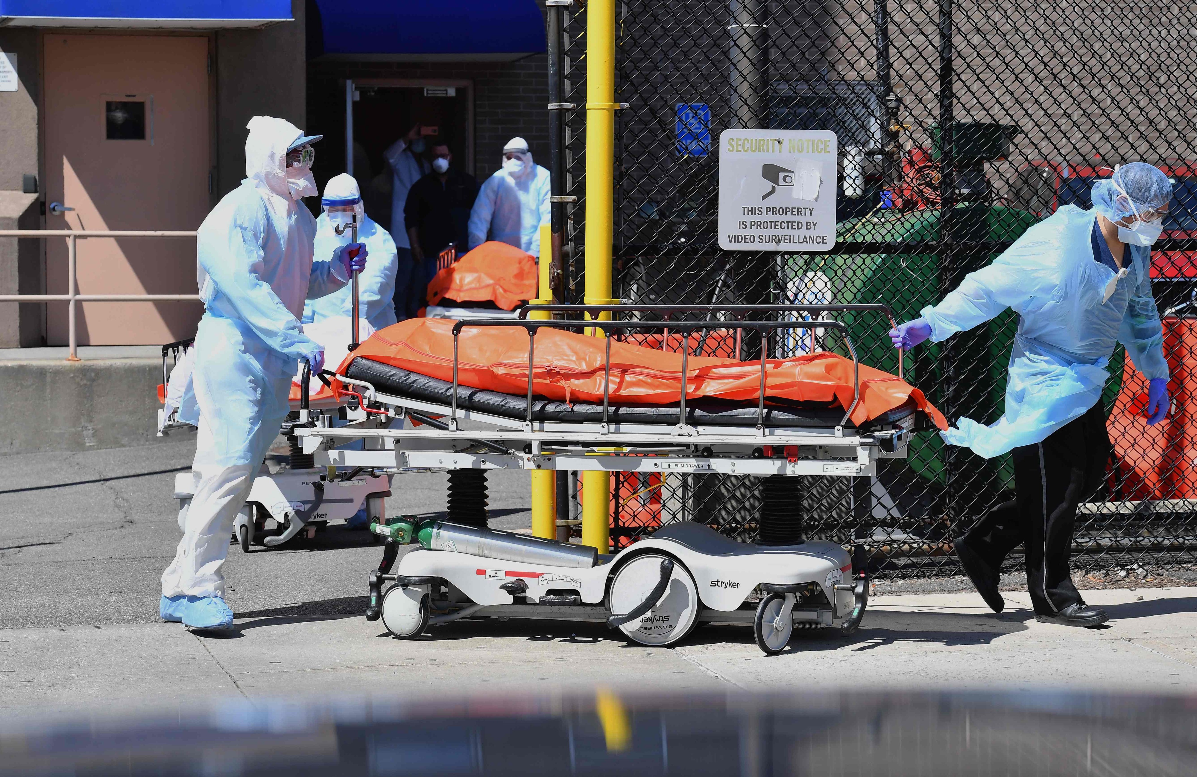Forscher rechnen in den USA mit bis zu 300.000 Virus-Toten.