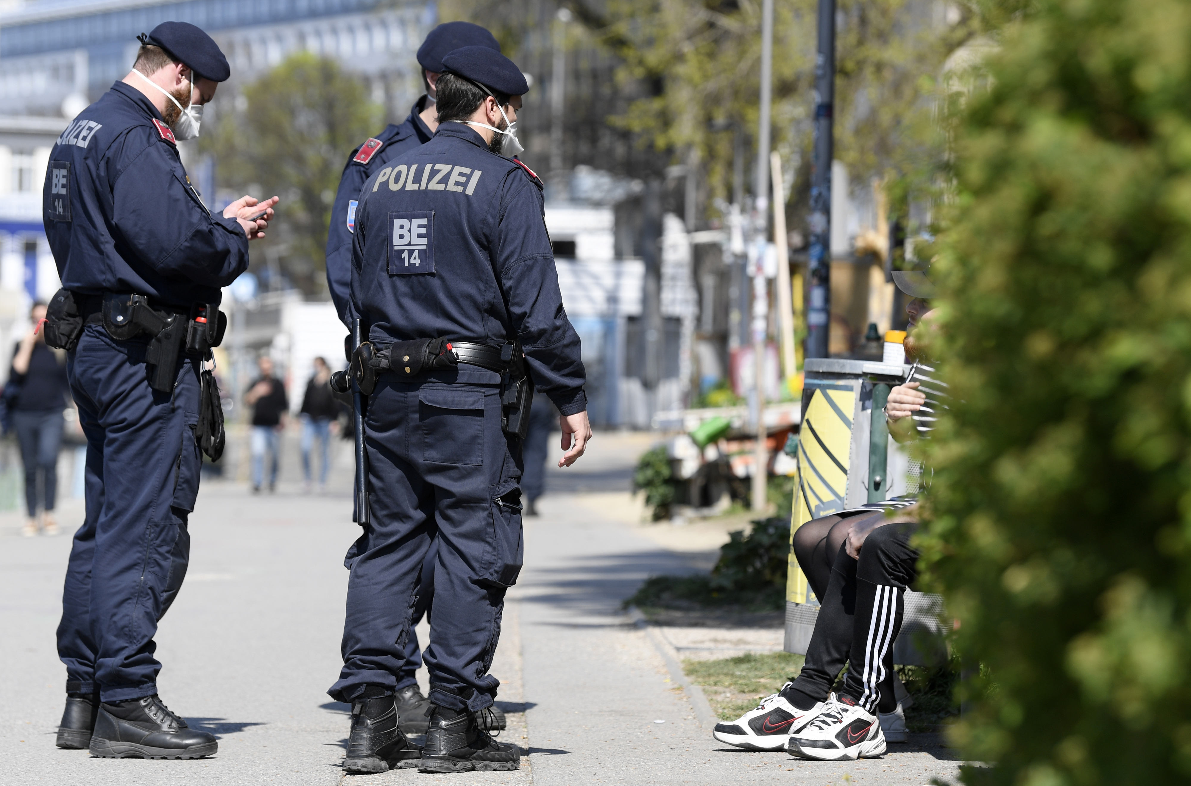 Polizei am Donaukanal.