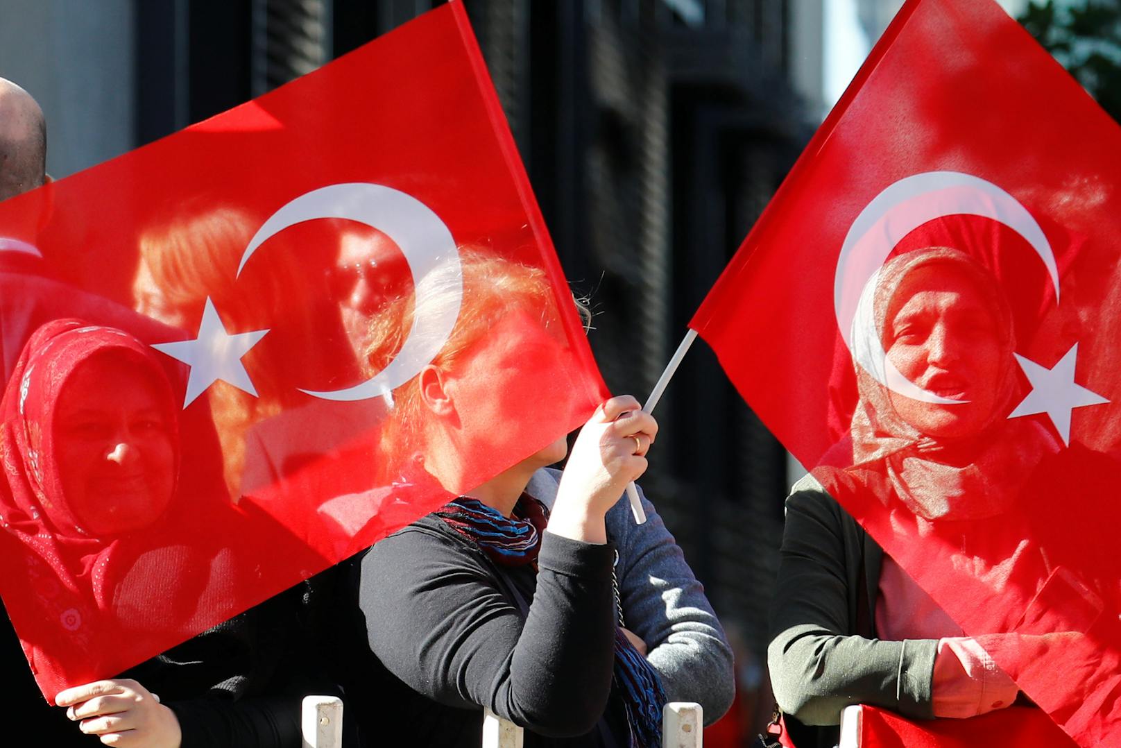 Ein türkischer Verein in Salzburg wurde wegen verbotenen Symbolen angezeigt.