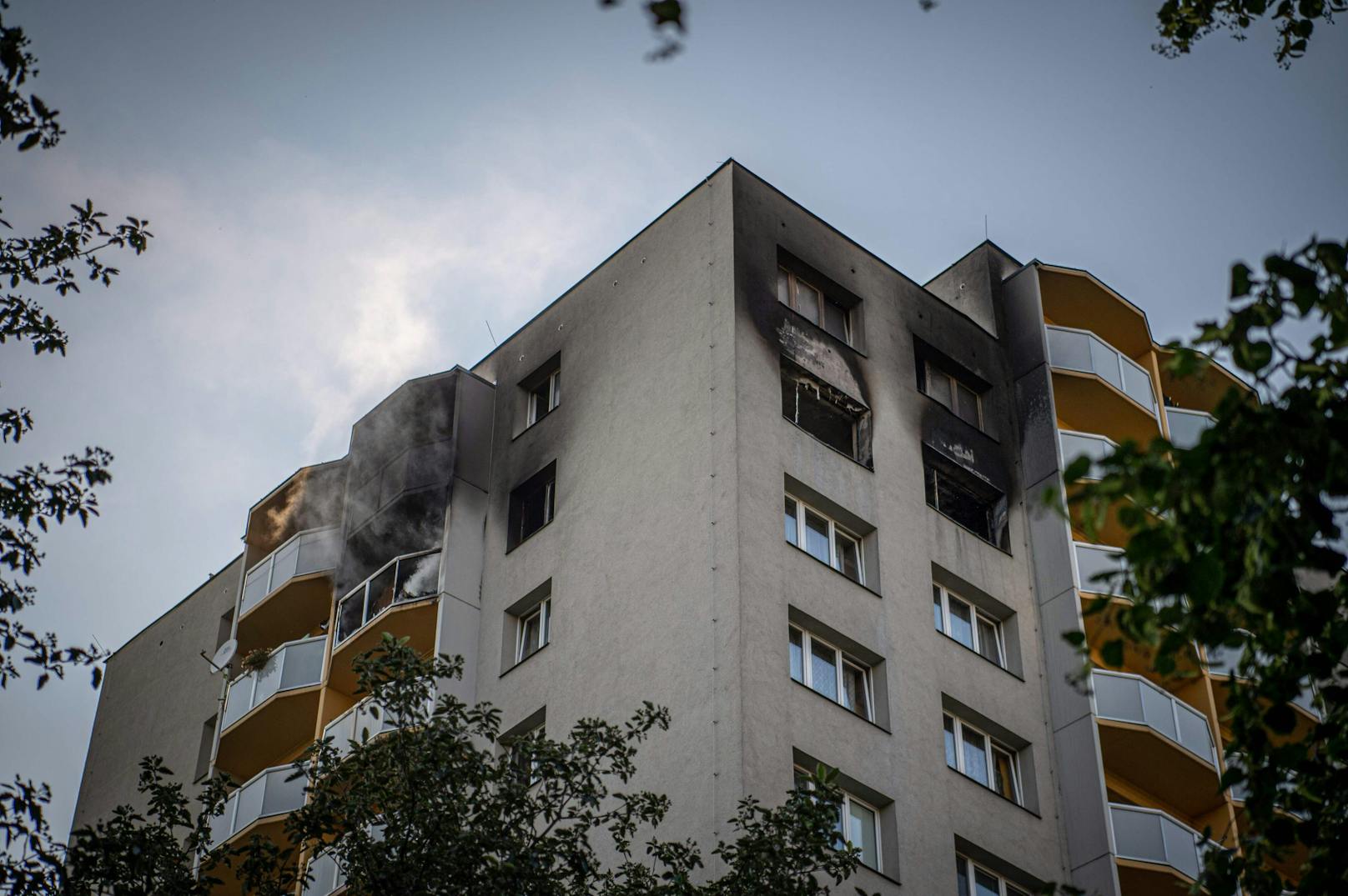 Bei einem Hochhausbrand in Tschechien sind mehrere Menschen gestorben.
