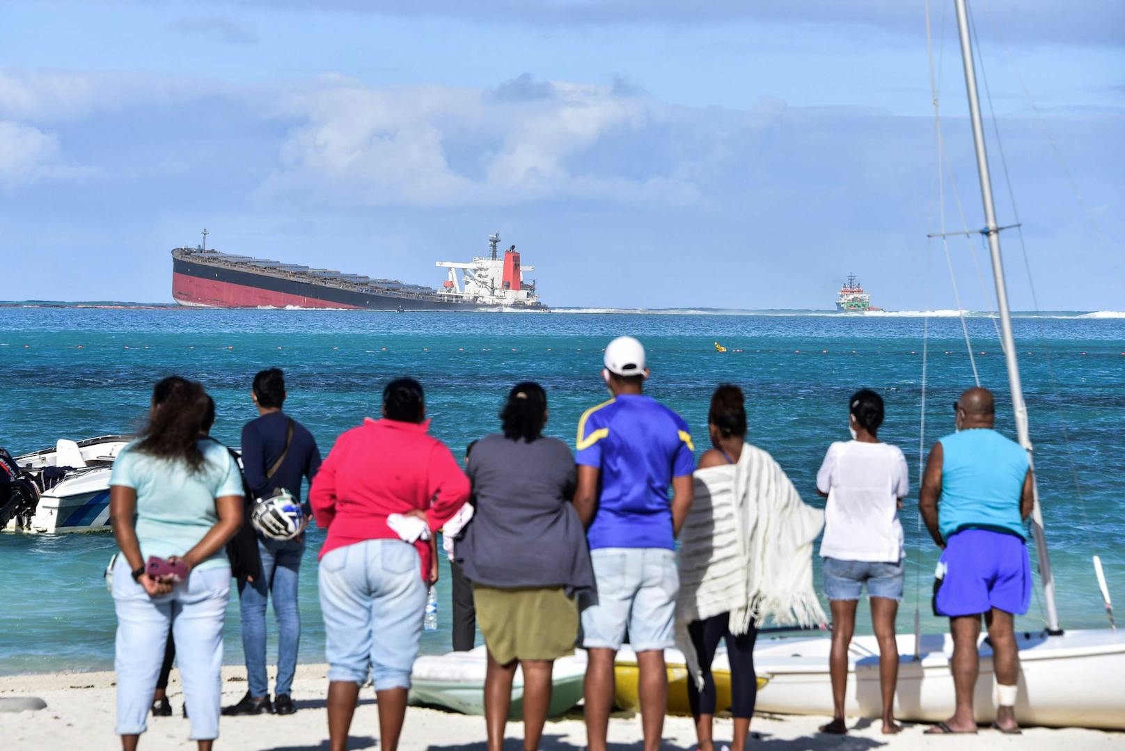 Ende Juli lief der japanische Frachter "Wakashio" auf einem Riff im Südosten von Mauritius auf Grund.