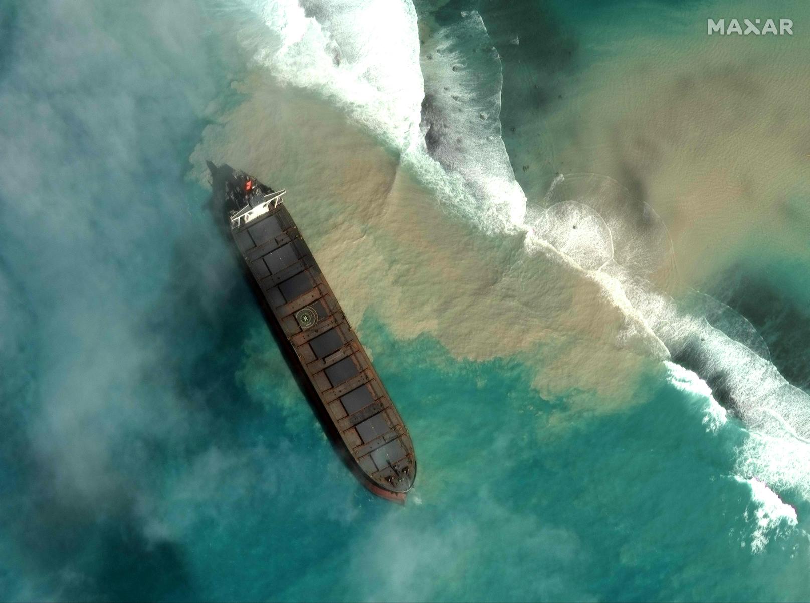 Mauritius: "Frachter wird auseinanderbrechen"