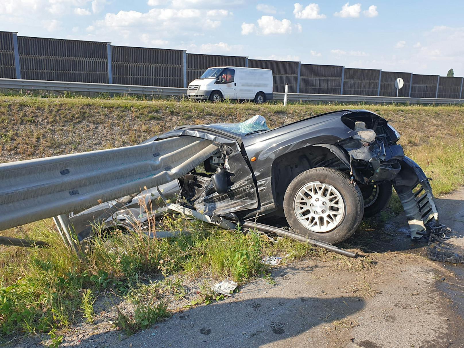 Auf Höhe der Anschlusstelle Bad Vöslau kam es am Freitag zu einem schweren Unfall auf der Südautobahn A2. 