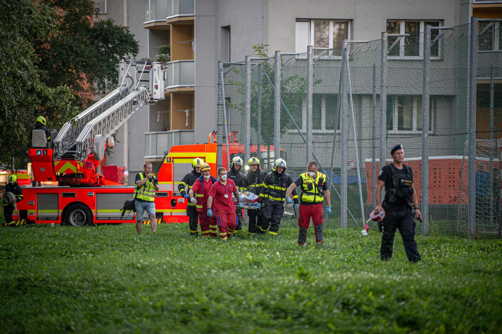 Bei einem Hochhausbrand in Tschechien sind mehrere Menschen gestorben.
