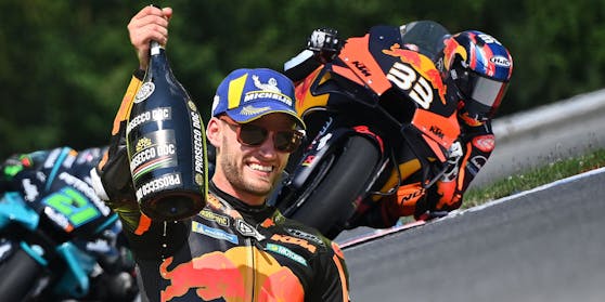 Brad Binder jubelt über den KTM-Sieg.