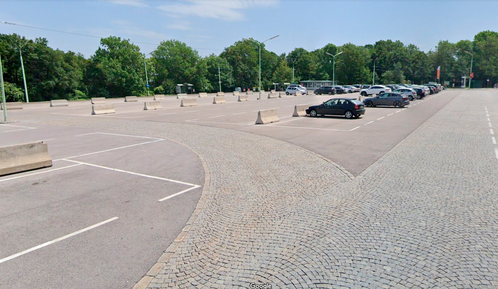 Blick auf den Parkplatz Am Kahlenberg