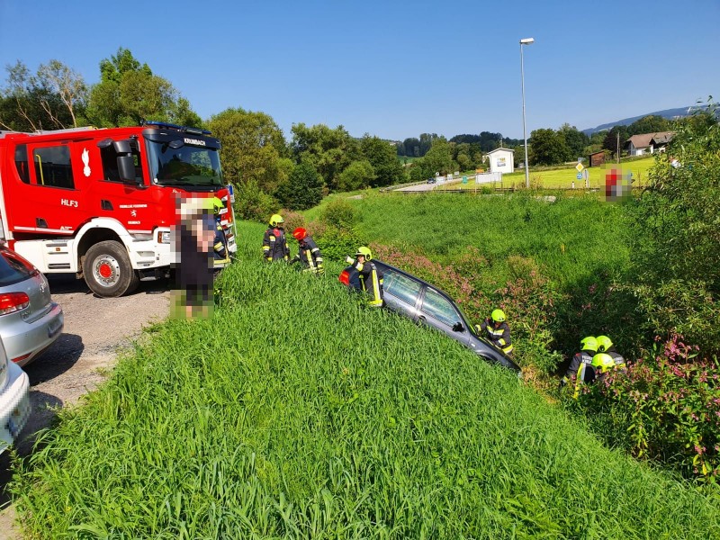 Mit der Seilwinde aus dem Wasser.