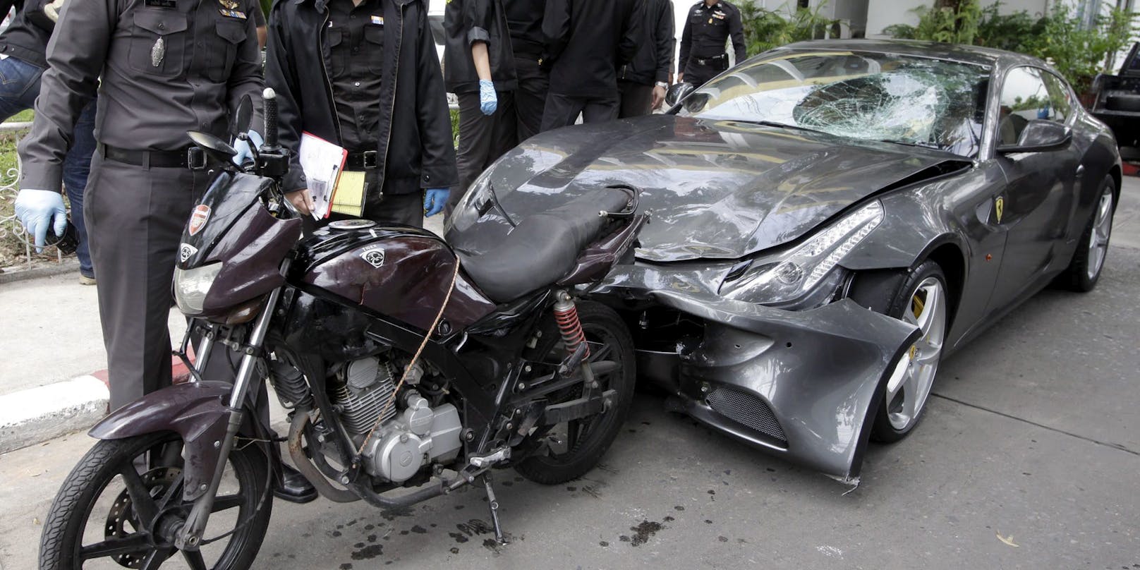 Der Ferrari von Vorayuth Y. nach dem tödlichen Crash.