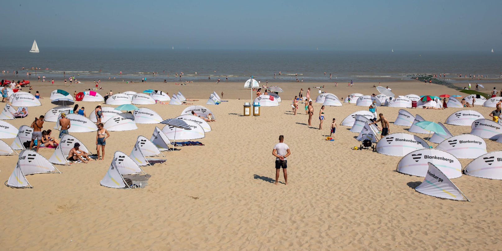 Sicherheitsabstand eingehalten: So geht ein Strandbesuch in Blankenberge (9. August 2020)