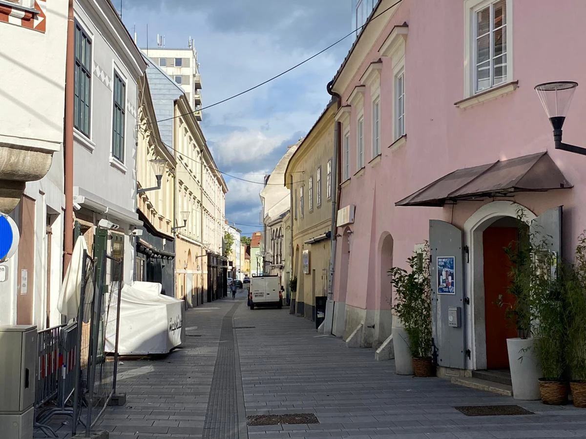 Die Herrengasse in Wr. Neustadt.