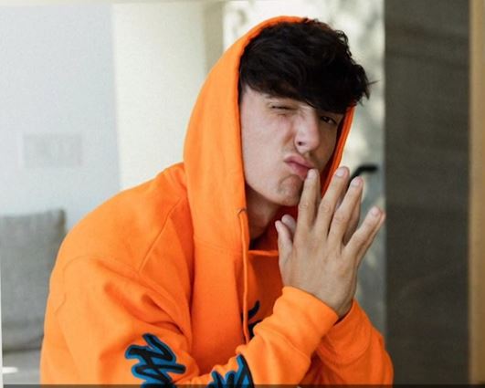 <strong>Bryce Hall</strong> zählt zu den erfolgreichsten US-TikTok-Stars, hat sich aber wegen seiner Corona-Partys in Los Angeles mit der Stadtregierung angelegt.