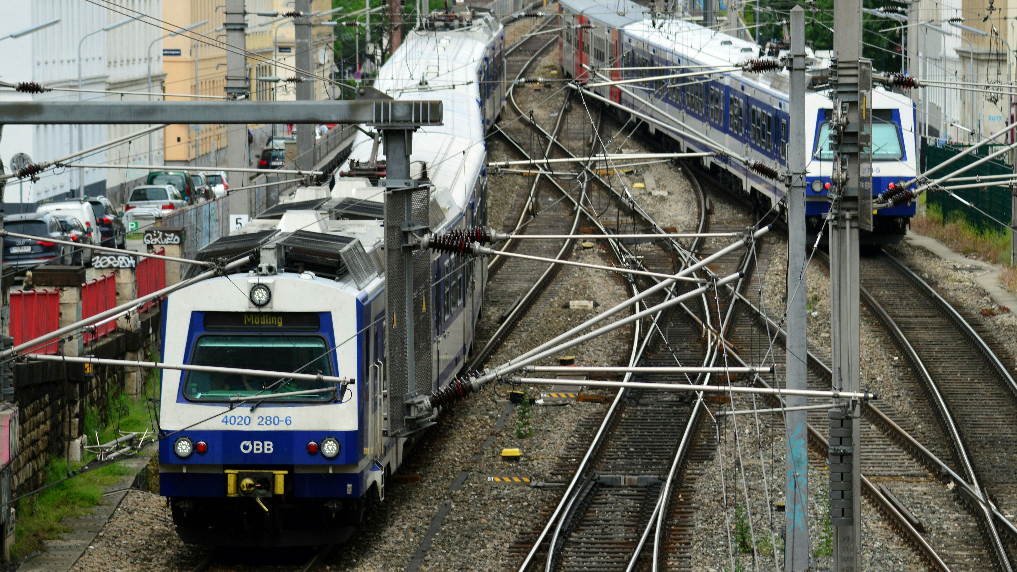 In Wien kommt es derzeit wegen einer schadhaften Oberleitung zu Verzögerungen im Frühverkehr.