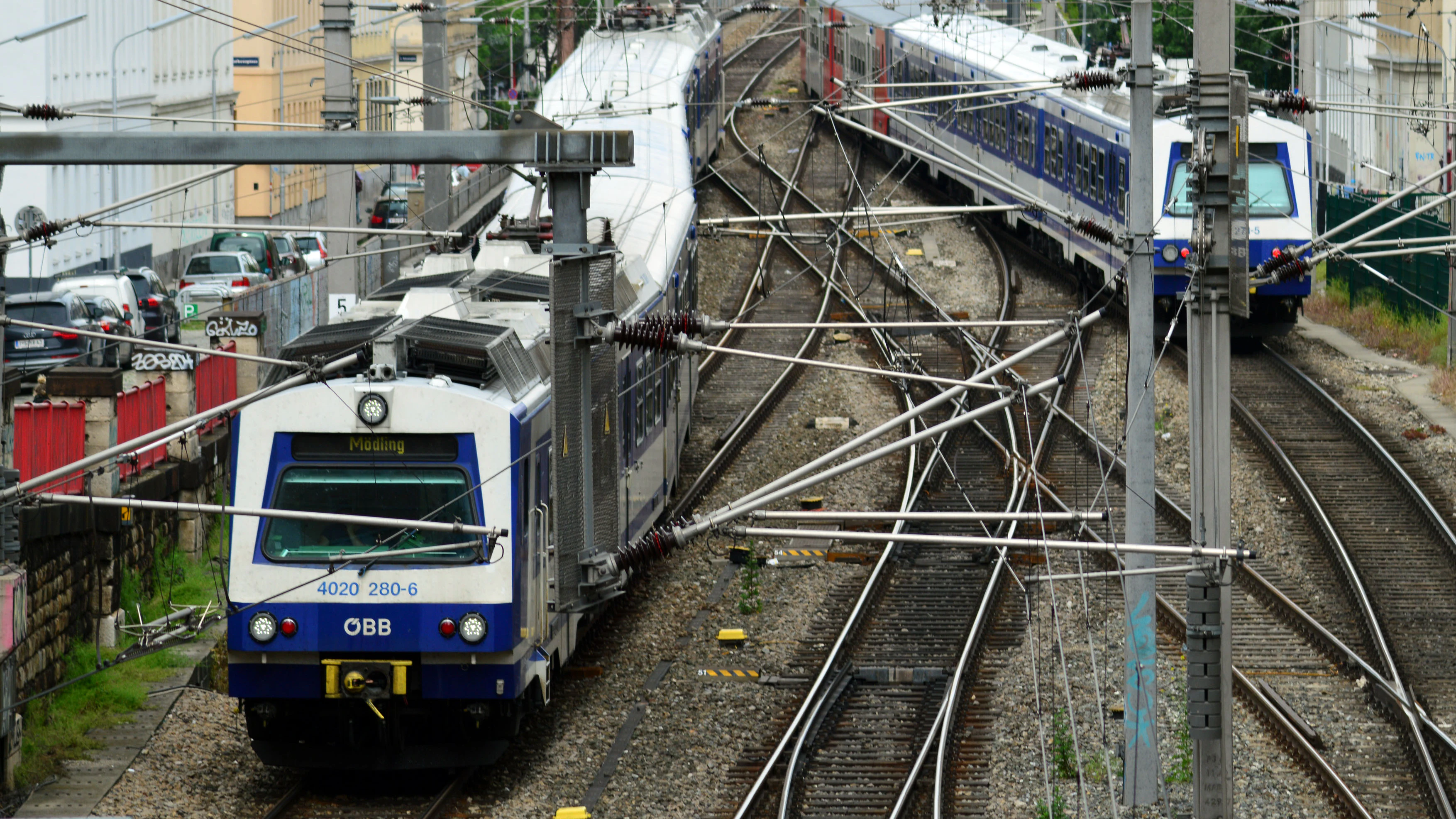 In Wien kommt es derzeit wegen einer schadhaften Oberleitung zu Verzögerungen im Frühverkehr.