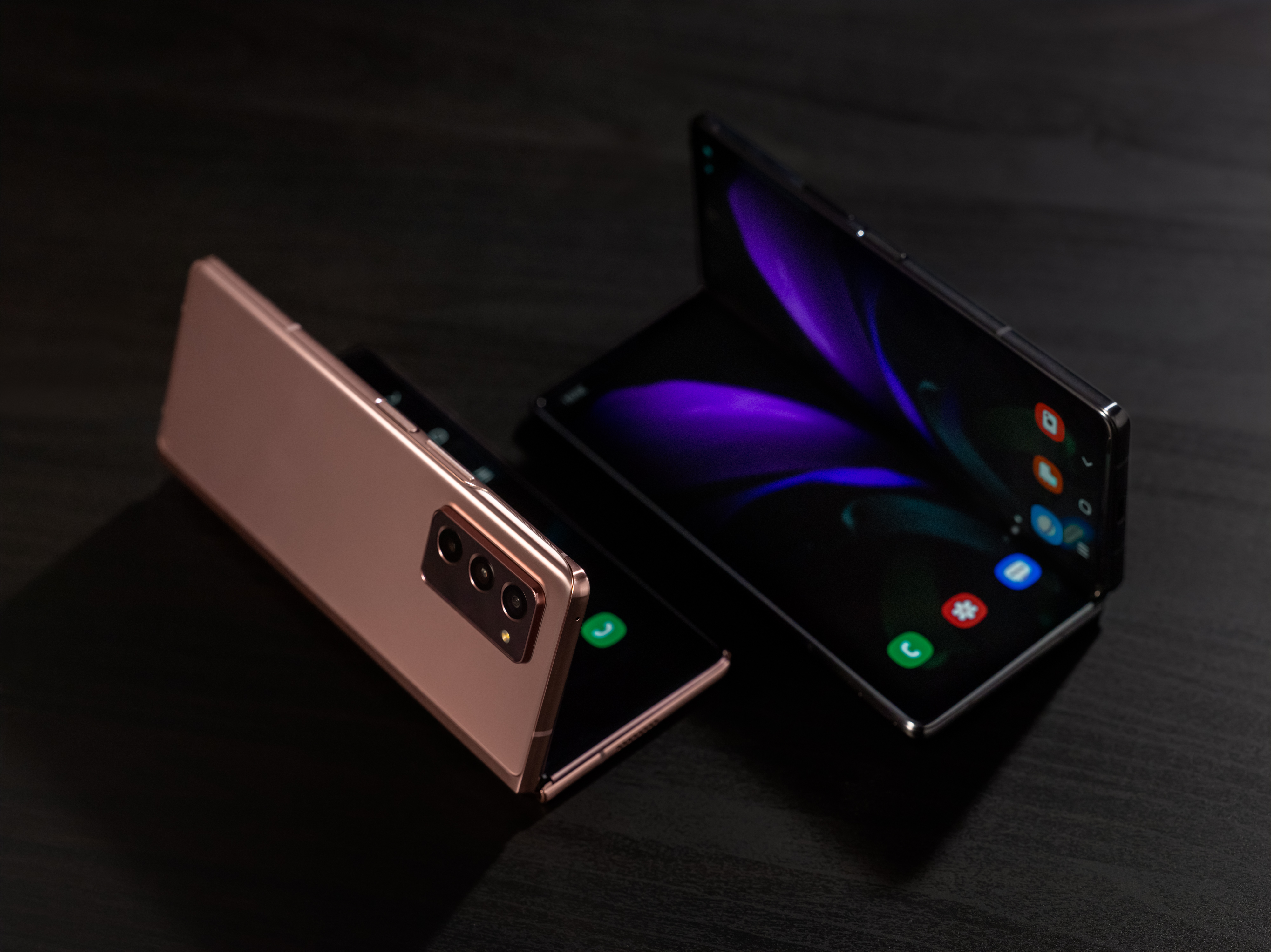 Das neue Samsung Galaxy Z Fold2 5G kostet 2.000 Euro.