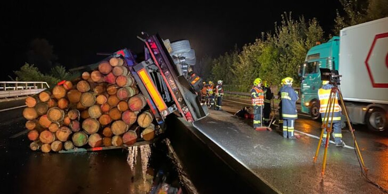 Pyhrnautobahn gesperrt! Schwerer LkwUnfall auf A9 Oberösterreich Heute.at Pyhrnautobahn gesperrt! Schwerer LkwUnfall auf A9 Oberösterreich Heute.at