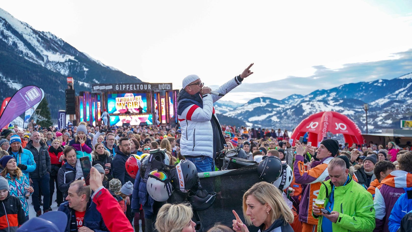Macht <strong>DJ Ötzi</strong> bald nur noch für Geimpfte eine Apres-Ski-Party?