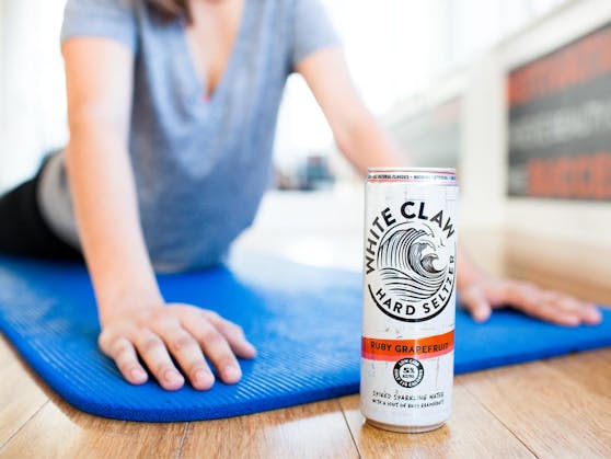 Ob man ein Getränk mit fünf Volumenprozent Alkohol während des Sports zu sich nehmen sollte, bleibt natürlich dahingestellt.